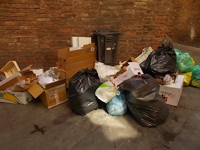siena-spazzatura-per-le-vie-del-centro-4