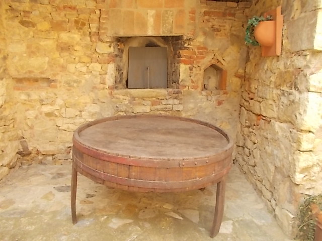 forno e tavolo da botte di vino