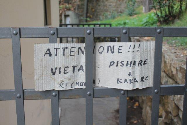 piazzale michelangelo, il custode dei bagni cambogiano