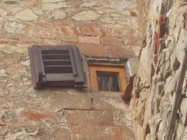 vertine la seconda finestra più piccola del mondo