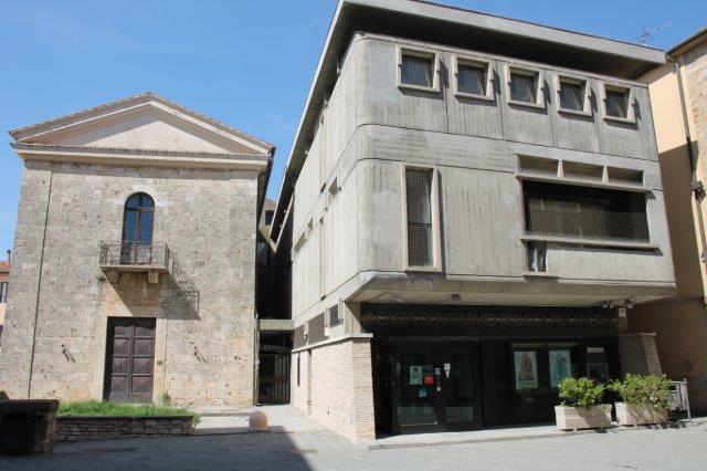 cassa di risparmio di lucca pisa livorno filiale di massa marittima