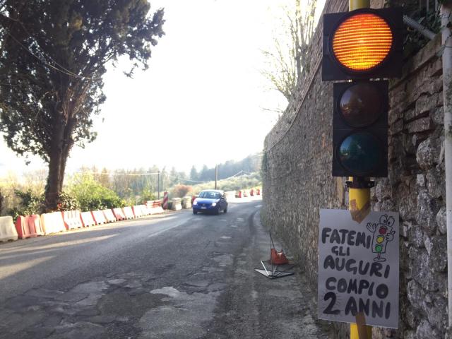 semaforo scacciapensieri due anni foto da il cittadino