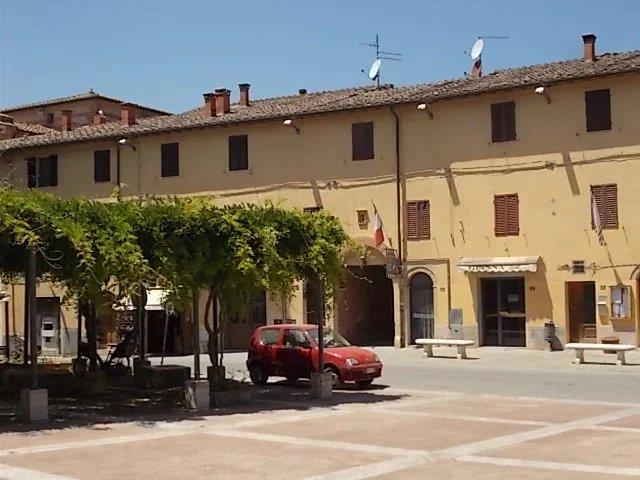 piazza-marconi-castelnuovo-berardenga-1.jpg