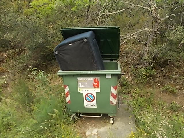 cassonetto brolio, divano due posti