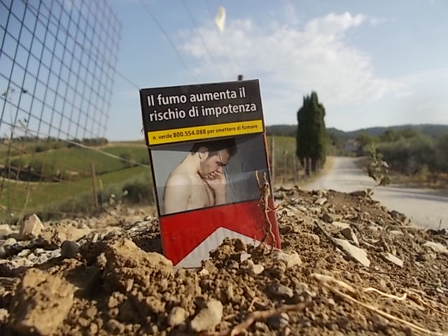 pacchetto sigarette lanciato