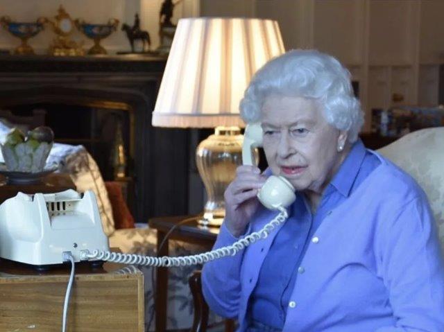 regina elisabetta II chiama la biblioteca berardenga