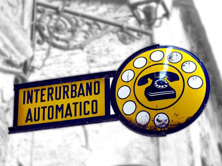 insegna telefono pubblico foto giovanni da flick