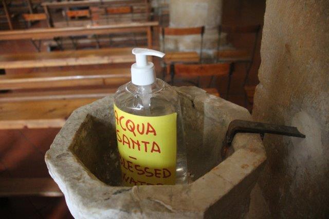 distributore di acqua santa