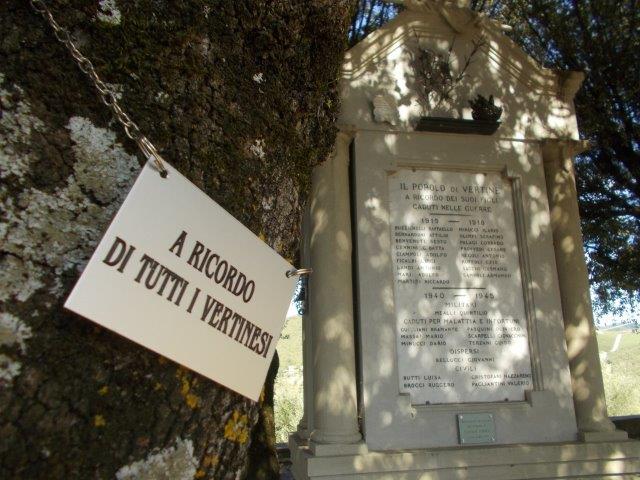 targa in memoria di tutti i vertinesi