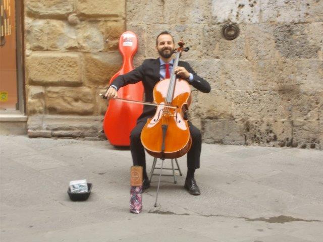 violoncello via banchi di sopra siena siena settembre 2023