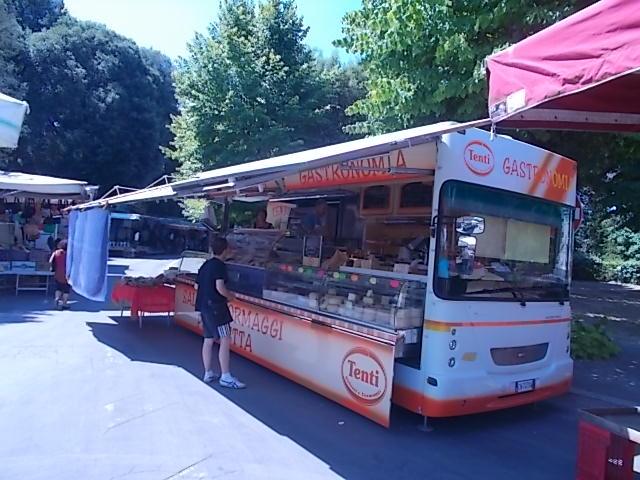 mercato-castelnuovo-berardenga-gastronomia-tenti